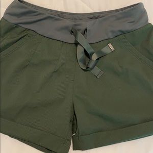 athletic shorts, size s - green